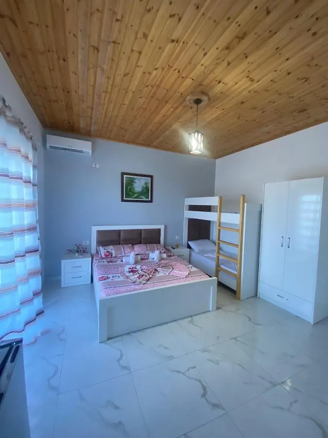 Vila Rafael Sarandë